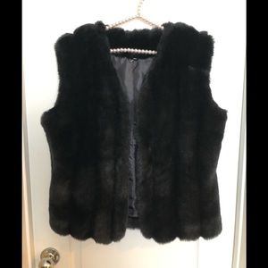 Faux fur black vest Sz.L